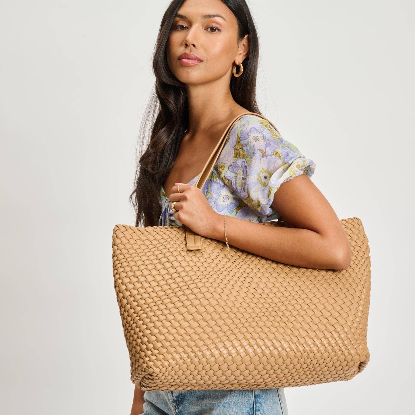 Piquant Woven Tote: Black