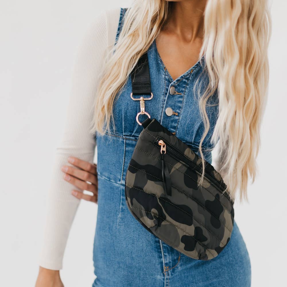 The Jolie Puffer Belt Bag camo